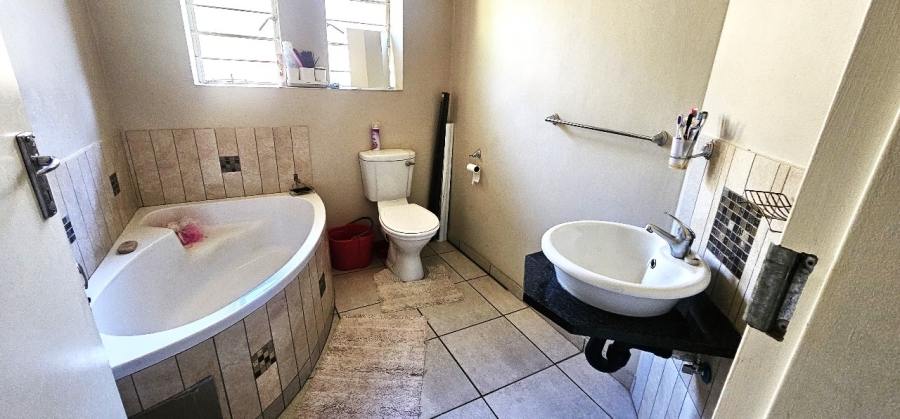 To Let 3 Bedroom Property for Rent in Waterval East North West